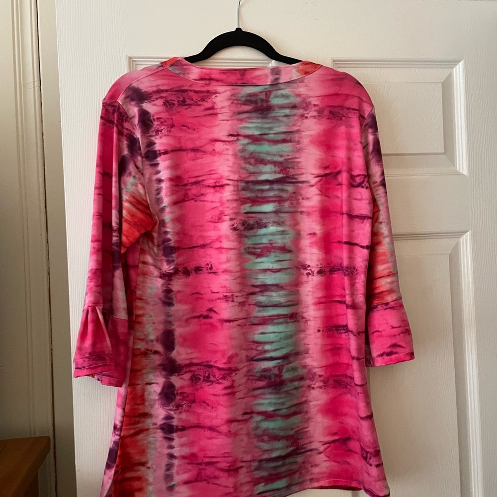 Beautiful, bright colored blouse. - Picture 2 of 5